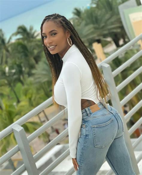 sarai mnix|@saraiminx.